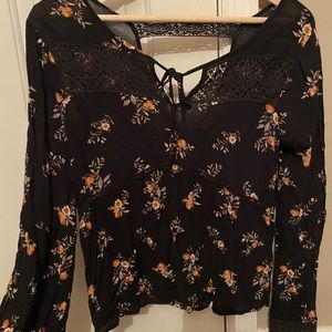 FLOWY FLORAL TOP